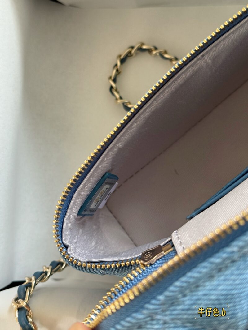 774dab1fae.jpg 230 box
Size: 20 (base width) * 12cm (height)
Xiaoxiangjia Light Cowboy Lunch Box Pack Lp
The square and upright shape is particularly exquisite when lifted
The color is a refreshing light denim blue,
Direct age reduction effect
Really cute
Can be sw...