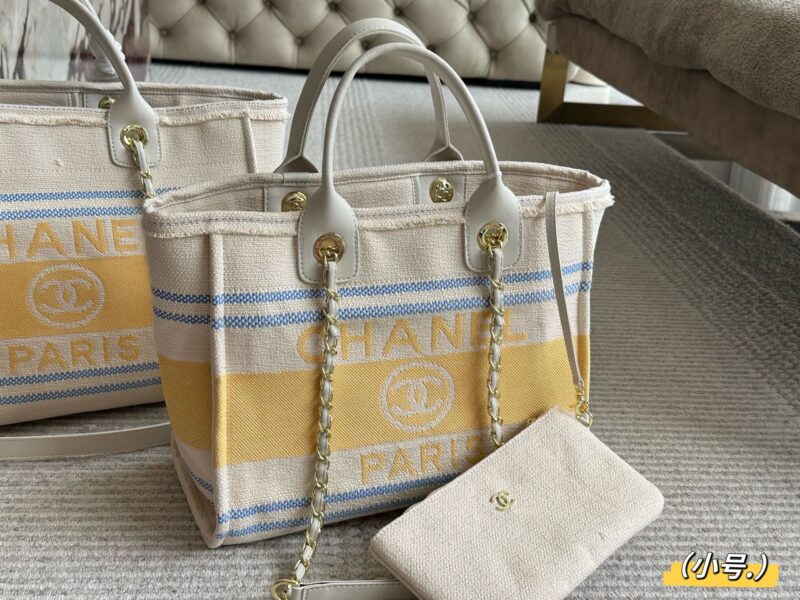 7768de2e59.jpg 355 (same price for size)
Size: 38 * 30cm (large)
33 * 25cm (small)
Xiaoxiangjia 25C Early Spring Vacation Series
Marseille and the Sea
Arrange it! Arrange it!
This beach bag released this year is so beautiful!
People are already eagerly anticipating it!