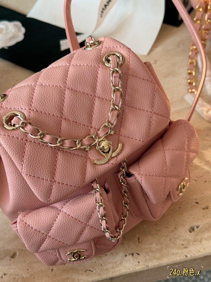 290 boxes
size：18*19cm
Xiaoxiang Home Duma 24V Backpack
Take the princess home with a heartbeat
Cute love
Of course, spring should continue to be pink and tender~
? Single shoulder ? Double shoulder ? Handheld