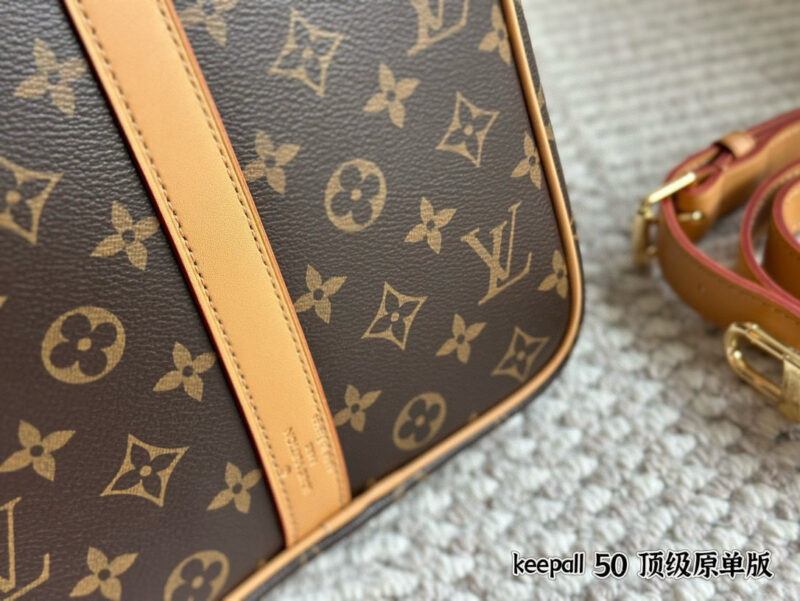 77a898f48d.jpg 295 without box
Size: 50cm
L family's old flower travel bag is out!
Keepall 50cm travel bag
Featuring a high aesthetic value and a retro artistic atmosphere~
Do we need 'it'.