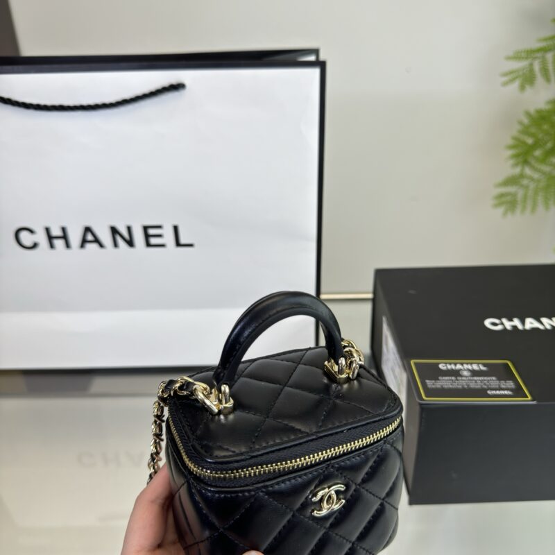 77d252d744.jpg (Folding box)
Chanel Box Bag
Handheld model ?
Fashionable and essential item, super exquisite
Size: Small size 11 * 8