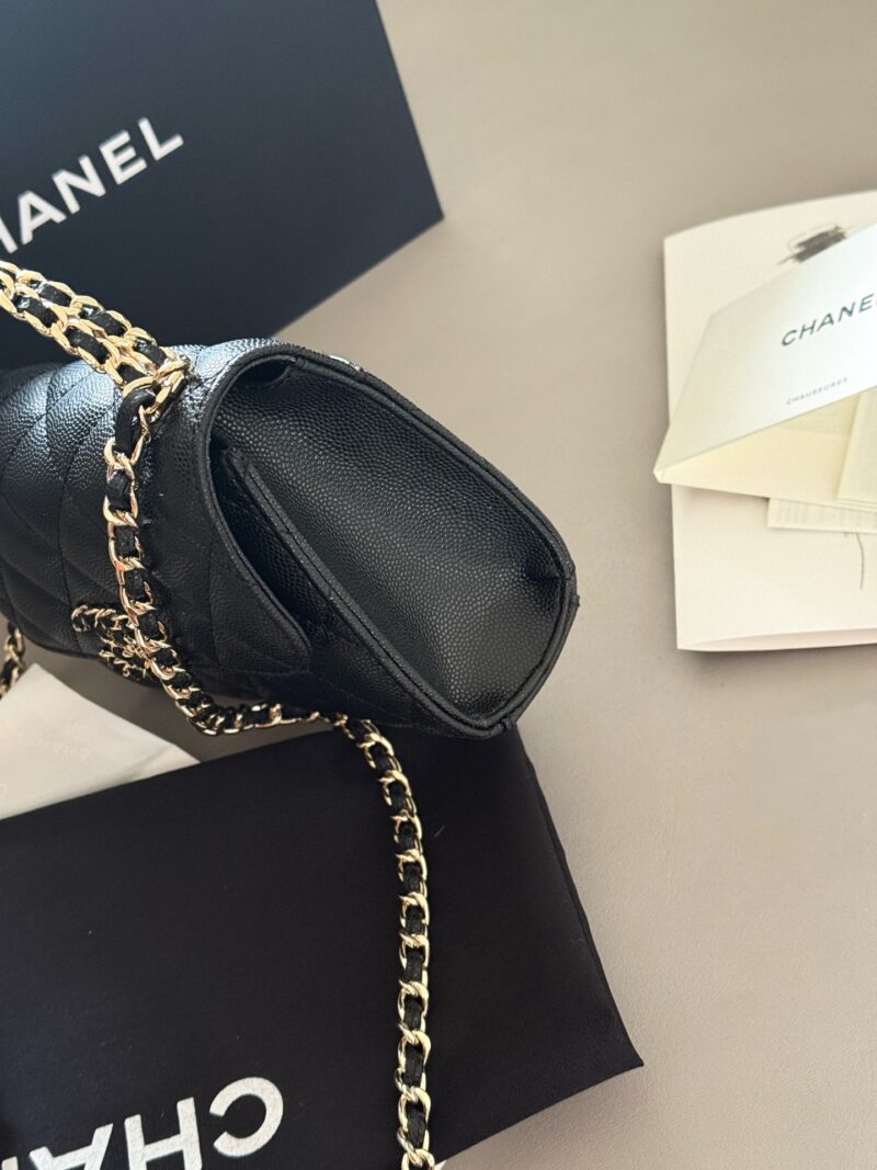 77ee479c93.jpg 215 boxes
size:15*12cm
Xiaoxiang's 25skewly
This bag type is a whole love to live in
Can be carried by hand or slung diagonally
The caviar cowhide is too perfect!