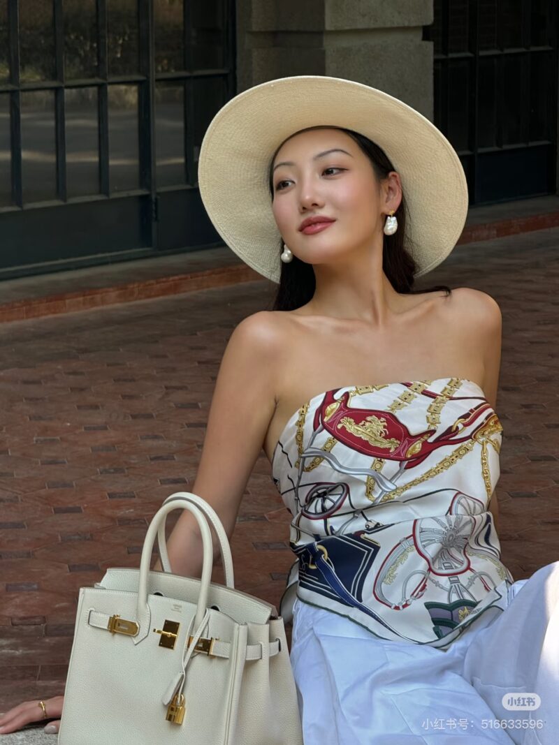 783f72db8a.jpg Bk30 milkshake white
BK30 milkshake white Togo leather gold buckle
I finally understand why Birkin30 milkshake is so popular!
It's just a perfectly warm and soft white with a hint of light gray, and a slightly cool tone with a hint of coolness
The wh...