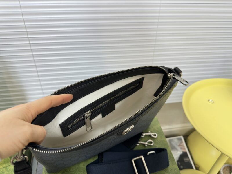 Dual use bag 726833 # blue series, original high quality, G Home continues to update color schemes, adding more exquisite tones. The new color scheme and color combination inject new ideas into the brand's iconic items, highlighting a modern style. T...