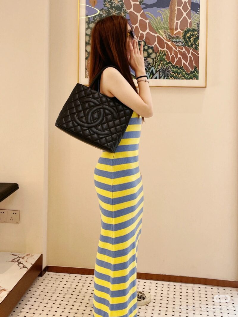 78a3f89bfc.jpg Chanel Vintage Hilton