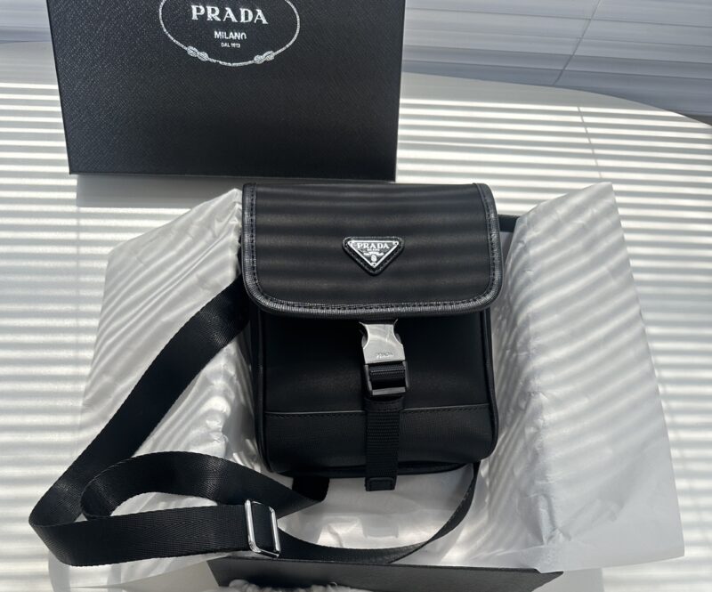 Complete gift box packaging ? Vertical PRADA ? Model 2020-1 Large Phone Bag [Strong] Crossbody Bag Waist Bag Multi purpose unisex Milan Creation. Miuccia Prada's unique talent lies in her relentless pursuit of new ideas, blending curiosity for kn...