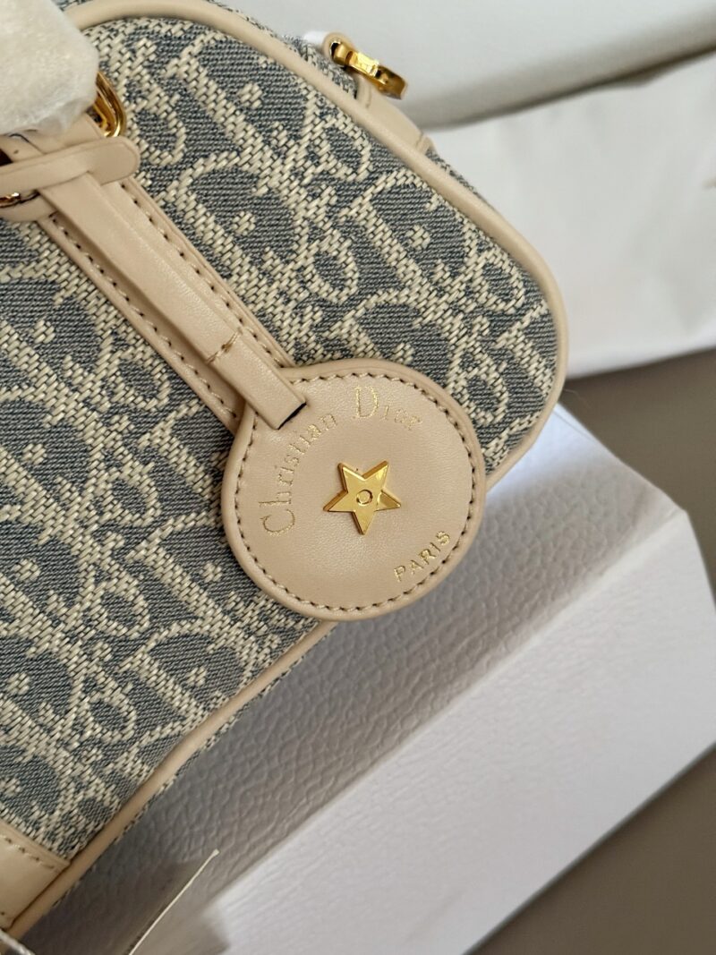 270 boxes
size：20*12cm
D Home VIBE | Pillow Bag
Don't think I'm young, but I'm very good at pretending!
Summer25 new SIZE bowling bag, really looks great!