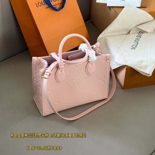 235 box
Size: 25 * 20cm (small)
Excellent quality, understand the goods ??
It's really too advanced!
Warm, gentle, and creamy Iv on the go tote bag
Pink looks so white and tender, so cute and lovely!!
Search Lv on the go shopping bag