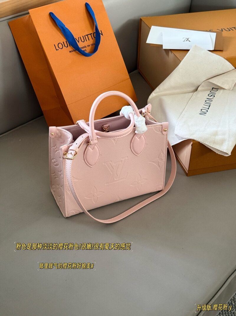 235 box
Size: 25 * 20cm (small)
Excellent quality, understand the goods ??
It's really too advanced!
Warm, gentle, and creamy Iv on the go tote bag
Pink looks so white and tender, so cute and lovely!!
Search Lv on the go shopping bag