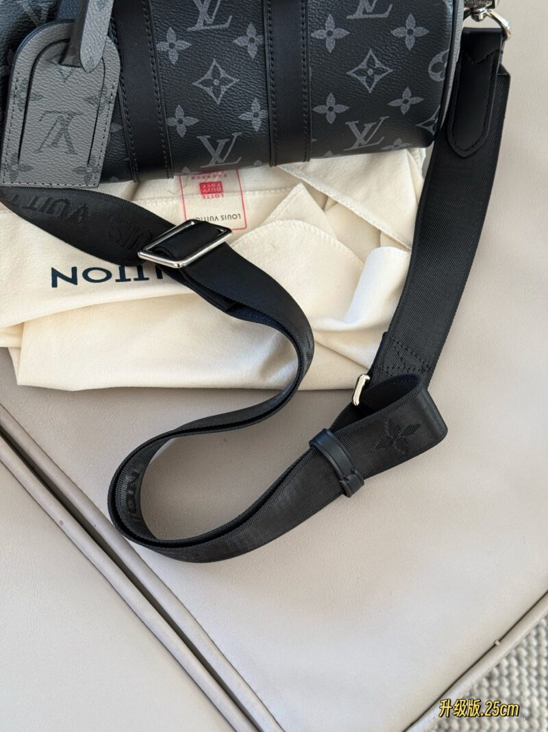 79a6d29cb7.jpg 240 pairs of boxes
Size: 24 * 15cm
L Home Keepall Pillow Bag
She's really cute!
A suitable keepall25 black warrior for thieves!
Male friends' battle bag
Search Lv Keepall25