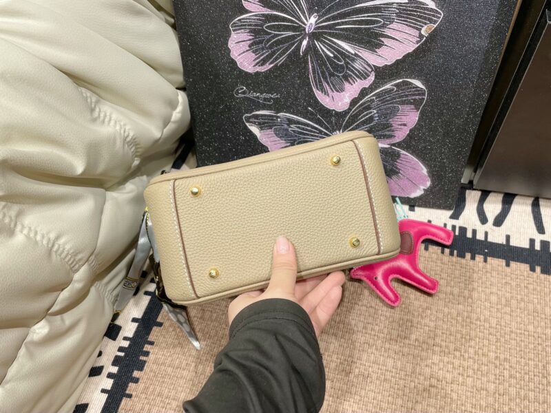 Folding box ? Airplane Box
Hot products, hot products, beautiful
Hermes Lindy Mini
Super versatile!
Size：19*12cm