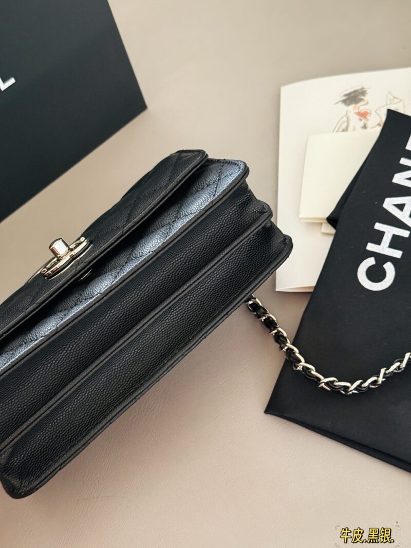 290 box cowhide
size：19*11cm
Xiaoxiangjia 25P Organ Pack
I found this hidden organ bag
Silver color scheme is my favorite
The capacity can be slung over the armpit and carried by hand