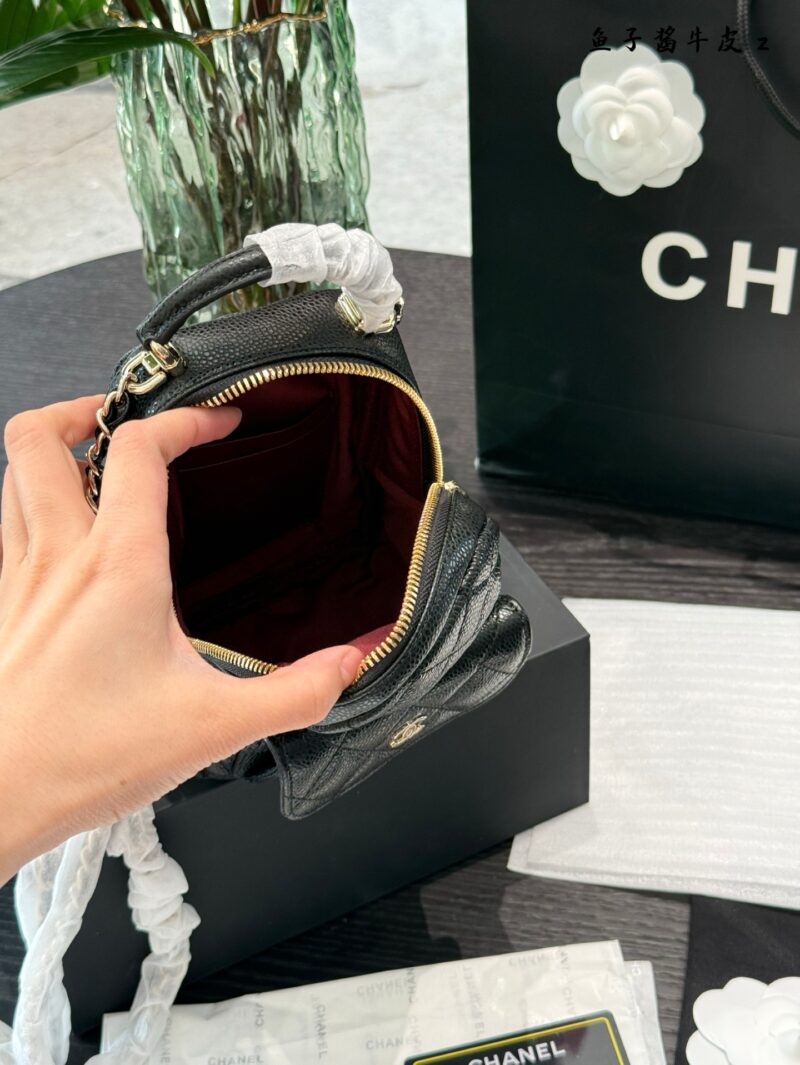 7adf81e3cd.jpg Caviar Cowhide P289
Chanel 24c is once again loved beyond measure
The Chanel 24c black and gold lychee patterned adjustable small shoulders embody the classic minimalist style of black and white
This time we started with versatile black
A treasure st...