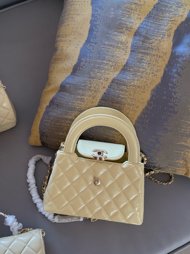 7b1320df40.jpg 220 boxes
Grandma Xiang's color is really amazing/stunning
size:20*12cm
Xiaoxiang's 23k Kelly
The most beautiful 23k, the oil wax skin looks so good! I have the impulse to immediately drop the sa!
Cowhide quality