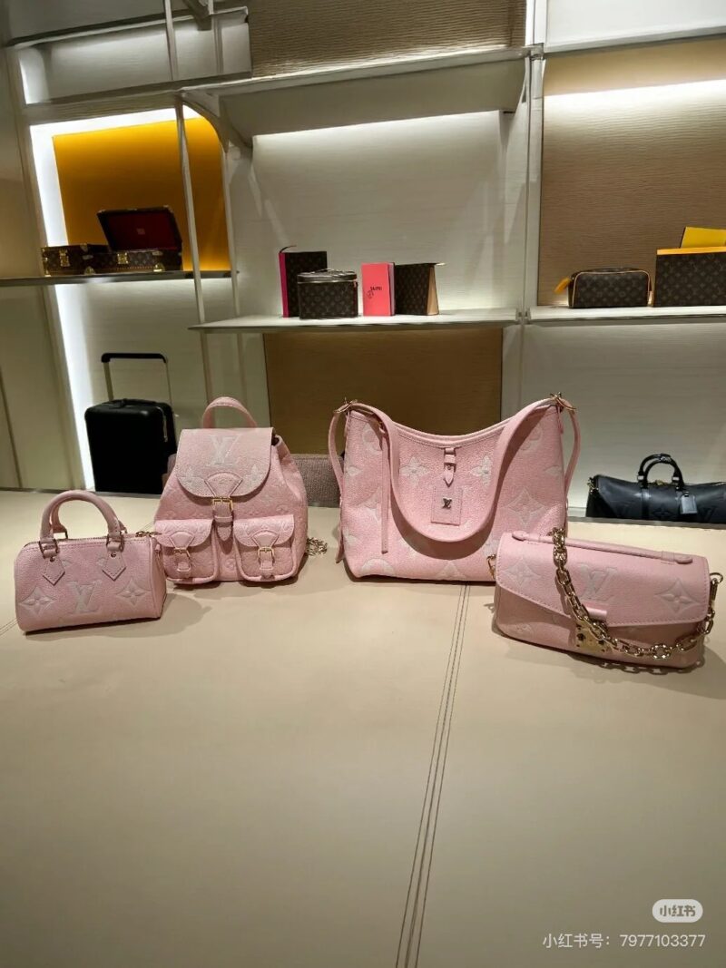 7b827d6d7c.jpg LV knows how to control women's hearts so well that pink is a must-have