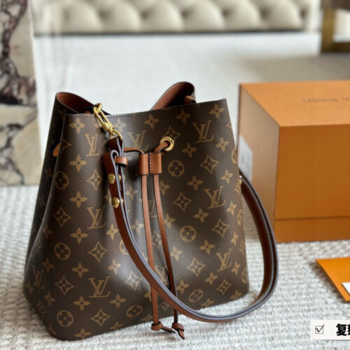 225 boxes
High quality daily recommendation
L Home Bucket Bag Noe Bucket
This water bucket has a soft texture
Size: 26cm
Cross shoulder/single shoulder is more comfortable
Search for Lv bucket bag
