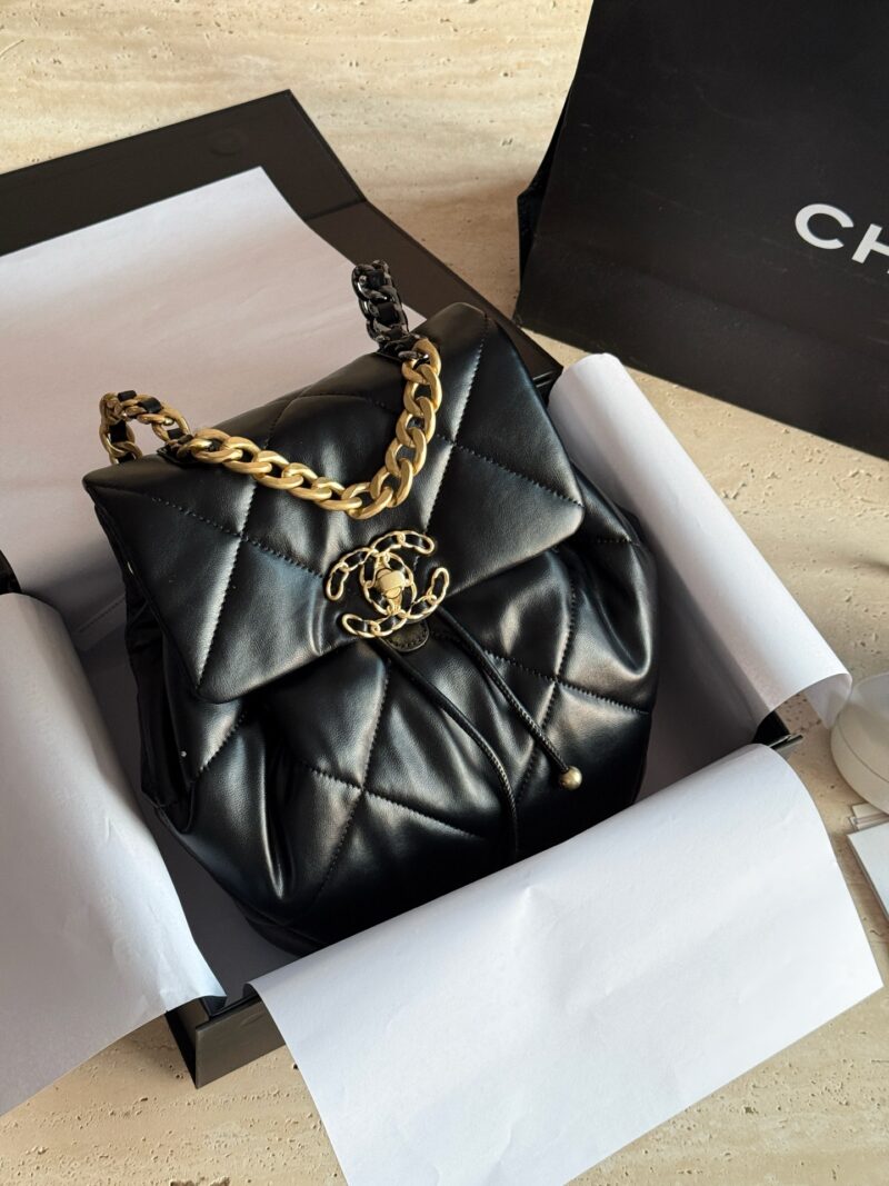 260 boxes
size：22*26cm
Chased and asked by passersby
Xiaoxiangjia 24c19bag backpack
The feeling of casual laziness
Soft feeling
Capacity is also manageable!