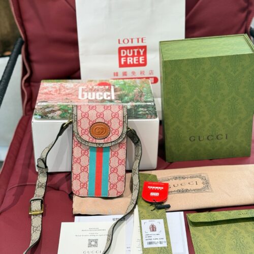7d1b3edaf3.jpg p200
Gucci phone bag complete set packaging 10 × 19