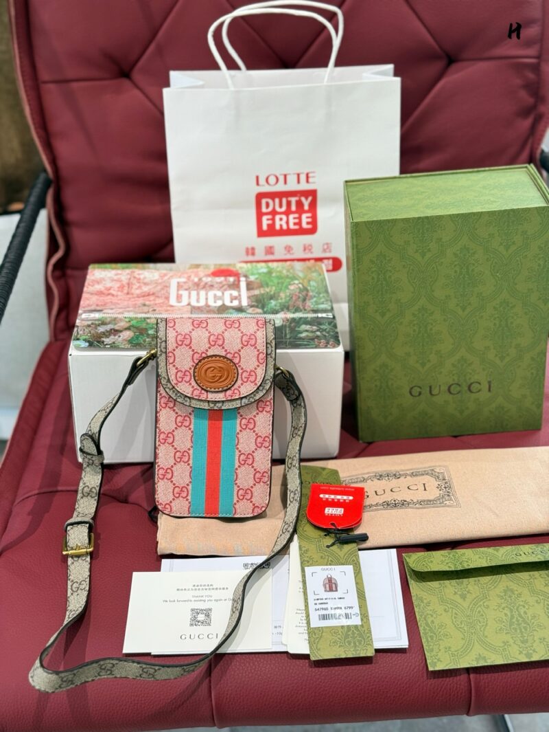 p200
Gucci phone bag complete set packaging 10 × 19