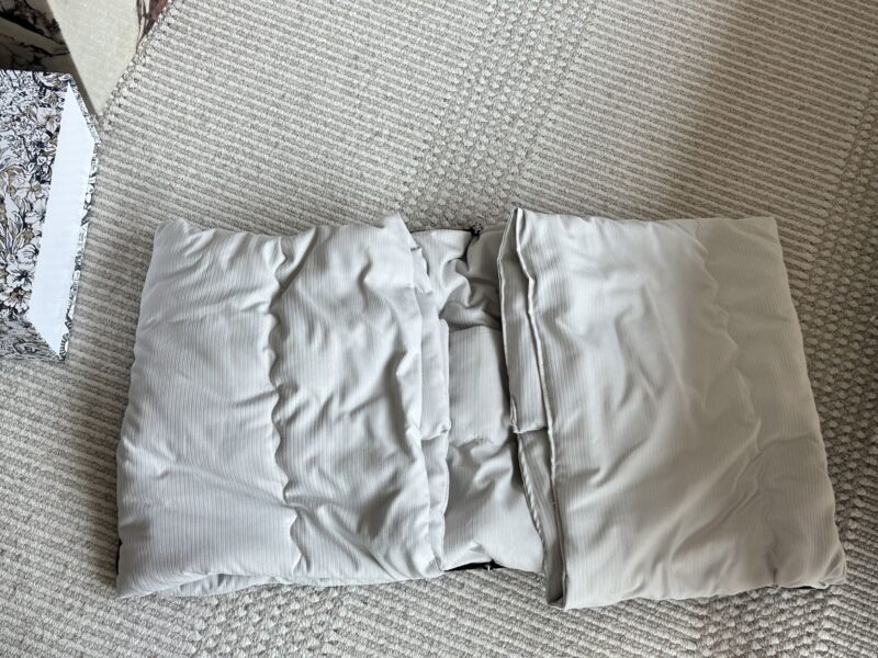 7d45944b2c.jpg 200 boxes
Recommended items ??
Pillow, air conditioner, and blanket dual-use model ??
Folding is a pillow ??
Opening it is Xia Liang's quilt ??
Putting it at home or in the car is a good choice ??
Pillow 40 * 40cm Quilt 1.5m * 1m