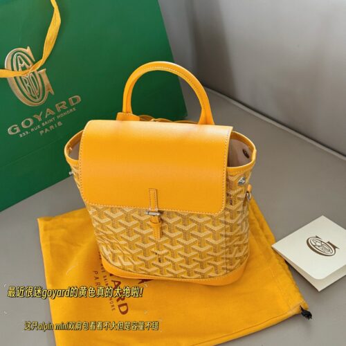 205 leather matching
size：20*23cm
Alpin mini Goryard that never gets tired of carrying
Goya backpack
It has a very light weight!
The single shoulder and double shoulder method can also be switched freely
The casual and fashionable feeling of mini s...