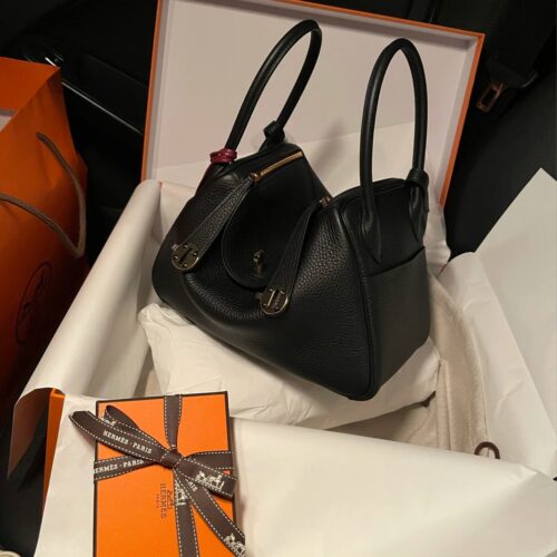 I can't refuse Herm è s' timeless' black gold bag 'from Lindy26 on Tmall
The whole thing is responsible for 360 degree high-end appearance
I don't want to take it off my back
The capacity is also large
The upper body size is also just right
Easily h...