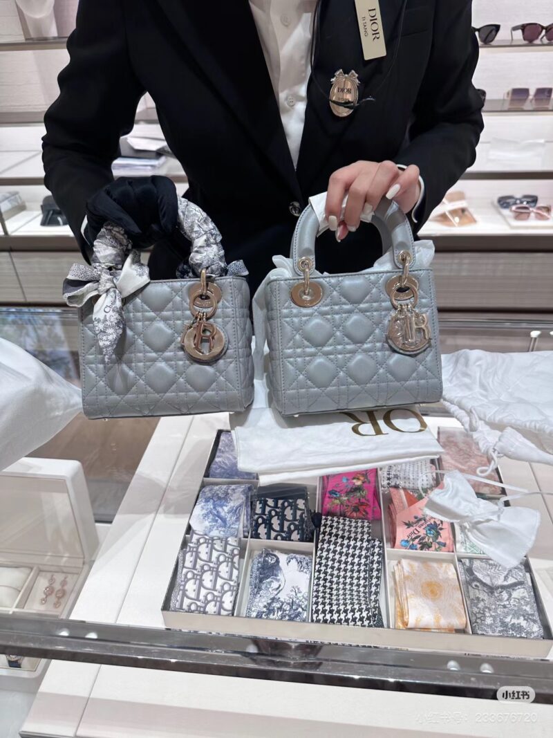 7ec3244af6.jpg Dior Three Grid Pearl Grey