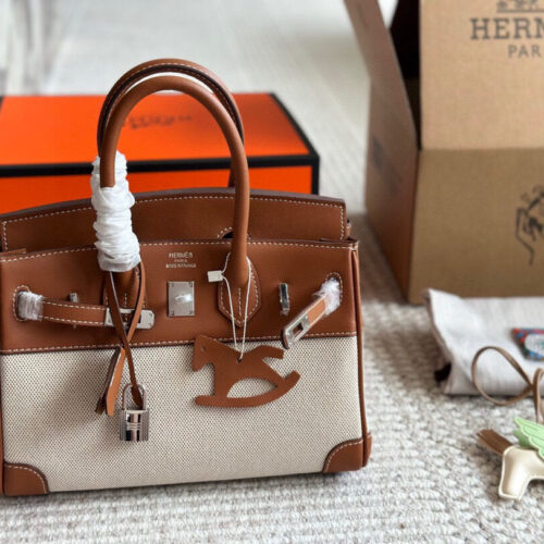 310 complete sets of packaging
size：25cm
The season for carrying platinum bags has arrived
Bk25 Original Quality ??
Hermes | Birkin 25 canvas patchwork is really amazing, it can be salty or sweet
Extremely difficult to buy beautiful canvas birk...