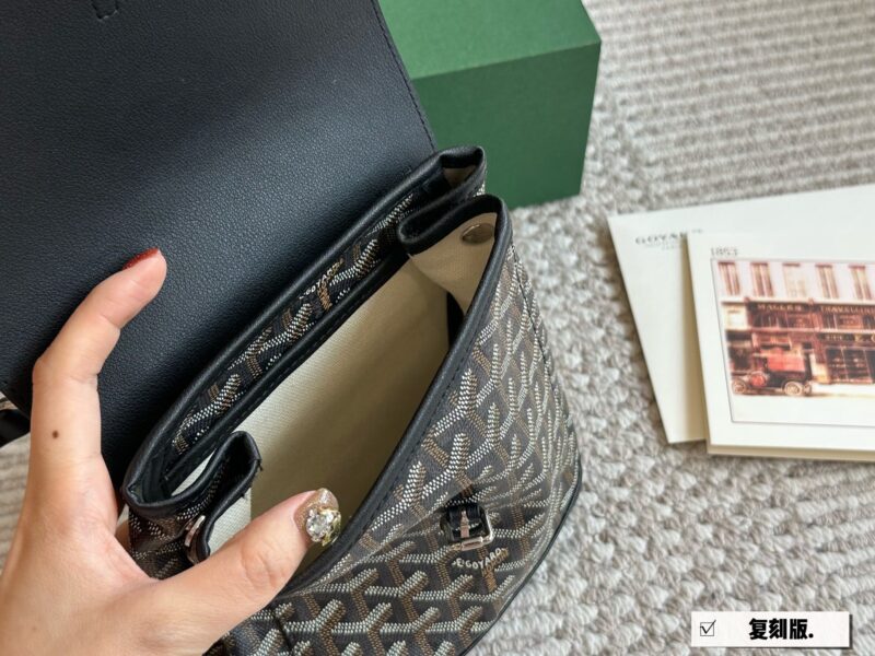 7f242fe914.jpg 225 leather matching
size:20*23cm
Alpin mini Goryard that never gets tired of carrying
Goya backpack
It has a very light weight!
The memorization method can also be switched freely
The casual and fashionable feeling of mini size upper body
I really...