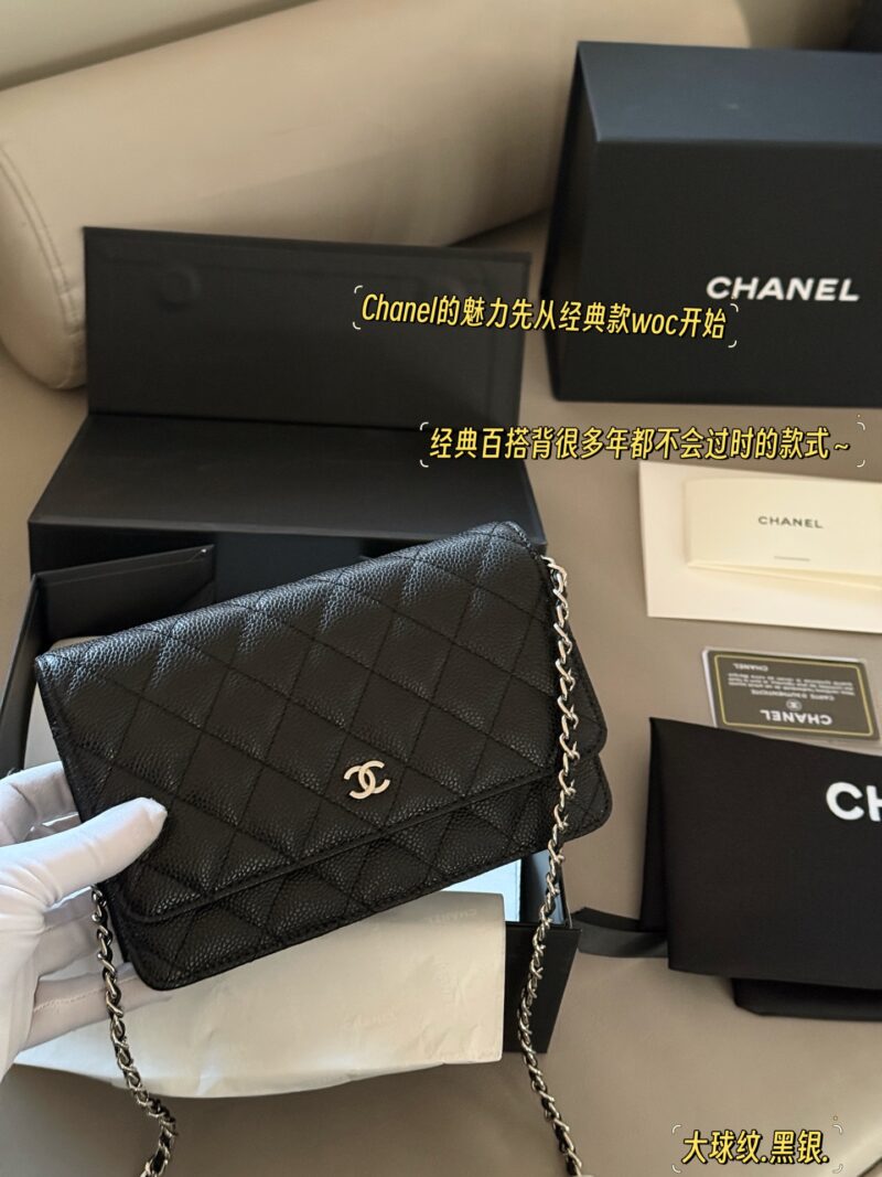 240 Pack
size：20*13cm
?? COW LEATHER
Xiaoxiang Family Wealth Bag
Woc Wealth Pack, can have
You must arrange for yourself
Chanel's wealth bag is the most frequently used one in Grandma Chanel's bag
