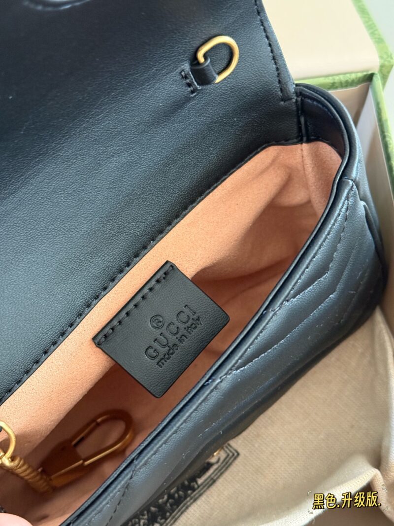 7fa0af5082.jpg 195 box
size:16.5cm
GG Marmont's Most Classic Black
Full of atmosphere~
Must buy Mamon bag
Versatile bag that can match any outfit, a must-have for summer