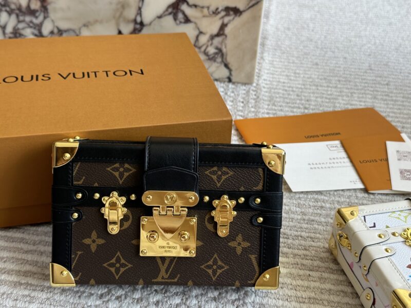 260 boxes
size：19*12cm
L Home TRUNK Box Bag
Trunk Box Grass Planting
A and S!
Details are super fine