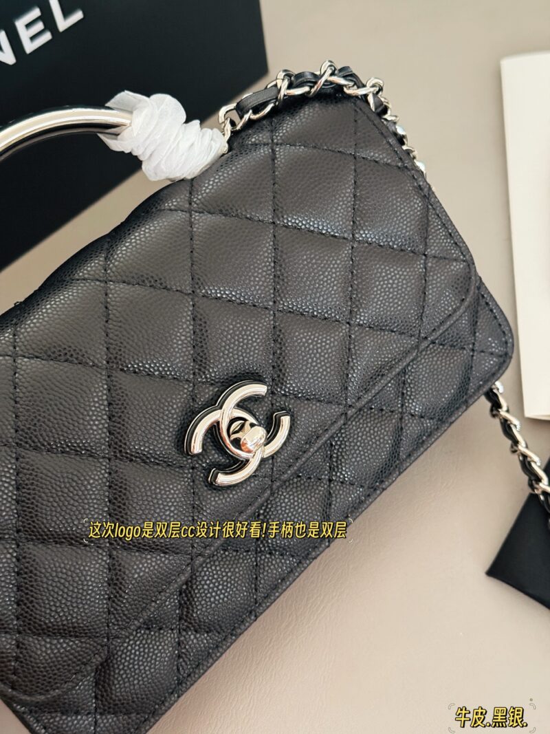 290 box cowhide
size：19*11cm
Xiaoxiangjia 25P Organ Pack
I found this hidden organ bag
Silver color scheme is my favorite
The capacity can be slung over the armpit and carried by hand