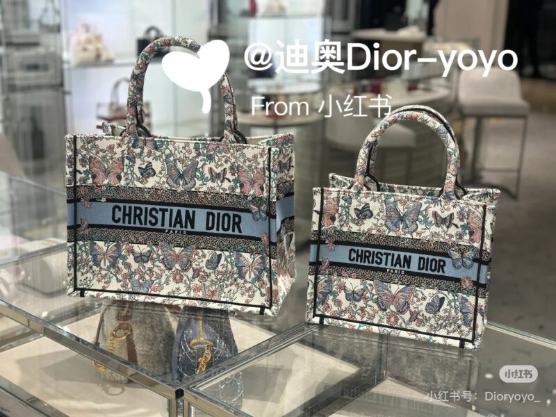 Dior's new tote is so beautiful!
The red heart-shaped tote and blue butterfly are really beautiful to me
Dior is really good at making bags
It's beautiful, sisters