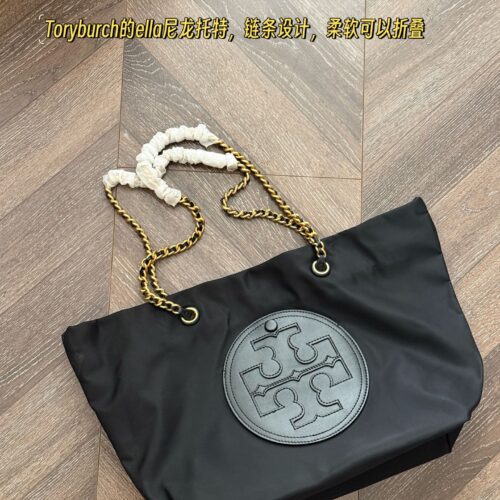 215 boxes
Size: 31 * 28cm
High version ?
TB ella Nylon Canvas Bag
New Tote One
The nylon chain bag is really beautiful
Original canvas ? Cowhide splicing
You can also put it in with sufficient capacity