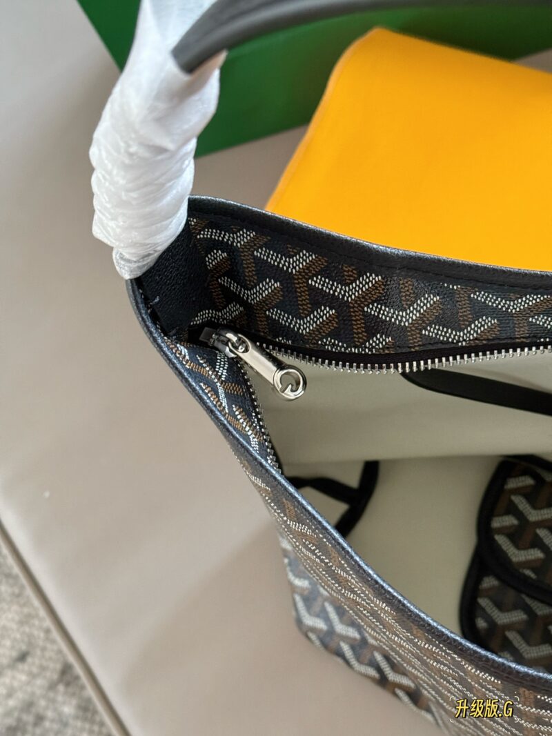 81db9e34ae.jpg 205 unboxed upgraded version
size:32*25cm
Goya's New Hobo Underarm Bag/
Summer dopamine! There are many colors!
Leather/leather/workmanship have all been upgraded!
From beginning to end, everything was booked by customers!
Hobo is perfect for commu...