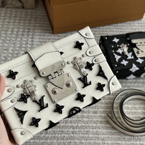 265 box
size：19*12cm
L Home TRUNK Box Bag
Trunk Box Grass Planting
A and S!
Details are super fine