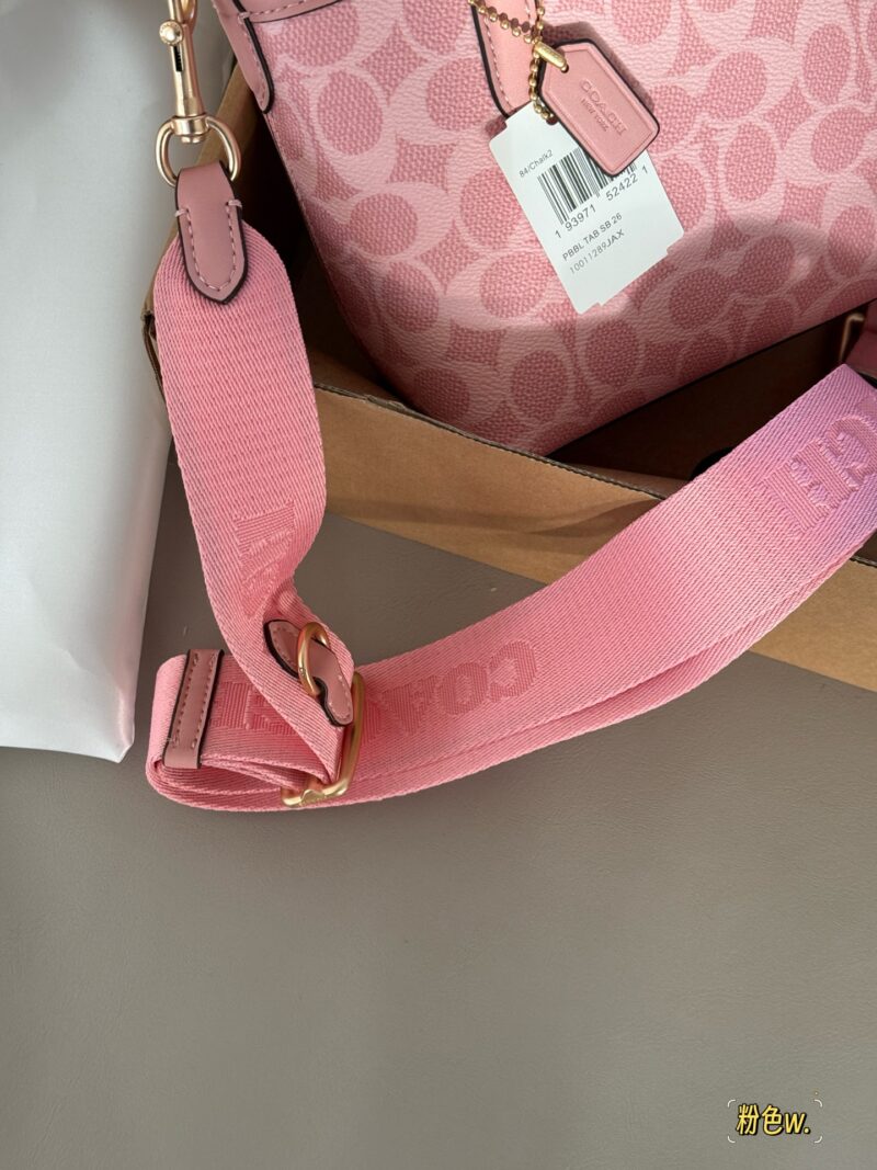 210 box double shoulder strap
size：15*14cm
New Product C Mini Tote City15
April rouge powder
A cute little one is enough for daily use!
City, this mini tote! So cute!!
The most suitable small bag to carry in summer is none other than him