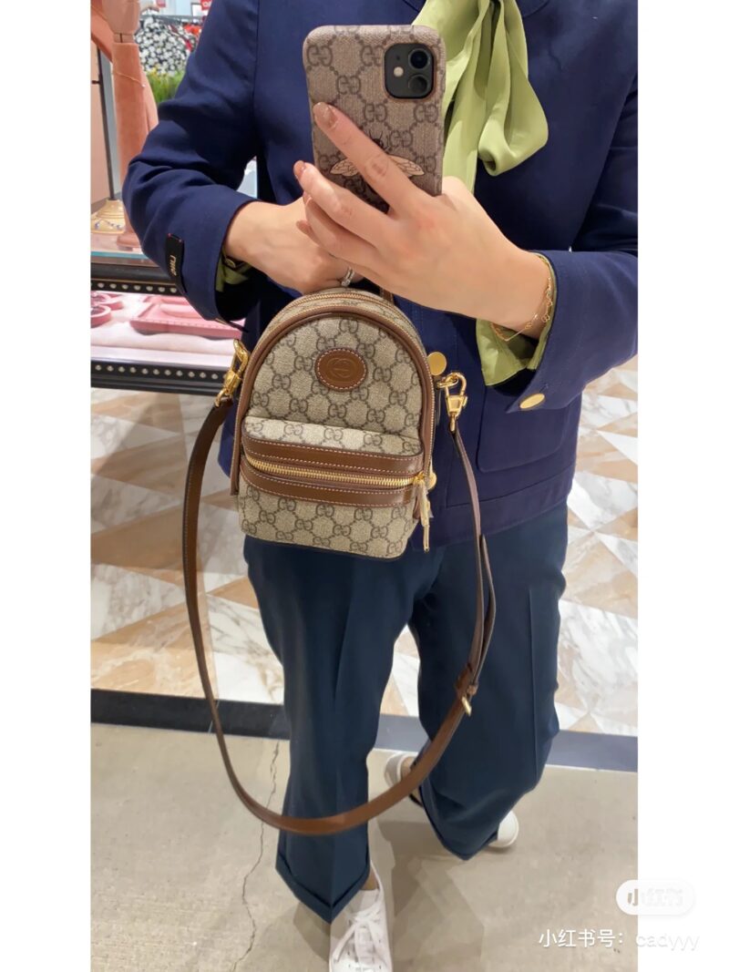 Gucci's new bag
Gucci's new handbag, portable, single shoulder, crossbody, easy to grip both shoulders
QQ is very cute, chubby, and very good at pretending