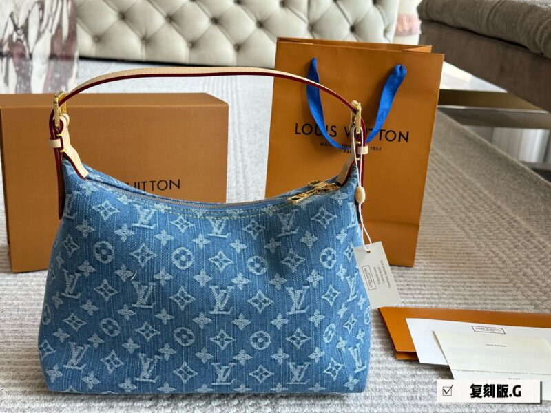 82debbc4b6.jpg 275 boxes
size:30 22cm
L's jeans are perfect for summer
I really like the tannin series
Sufficient capacity,
Soft and not afraid of pressure,
Color resistant and stylish!