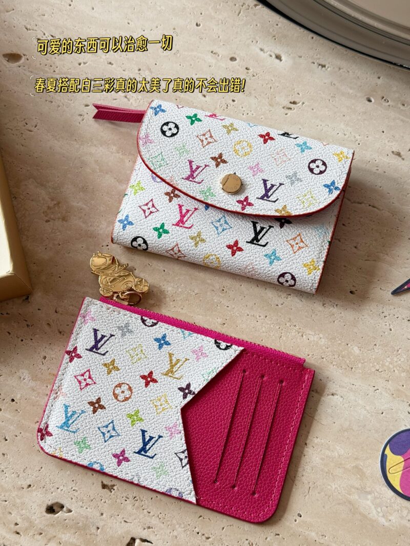 830e07679a.jpg 155 boxes
size:12*8cm
Cute things can heal everything
L's white tri colored card bag
It's really outstanding
White tri color with a red lining! It's really amazing!