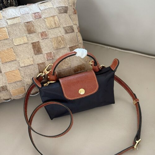 160 boxes
size：16*12cm
Purchasing level Mini Longxiang ??
Non market ordinary goods are paired with top layer cowhide ??
Even the fabric is produced by the original factory ??
The capacity is also quite good