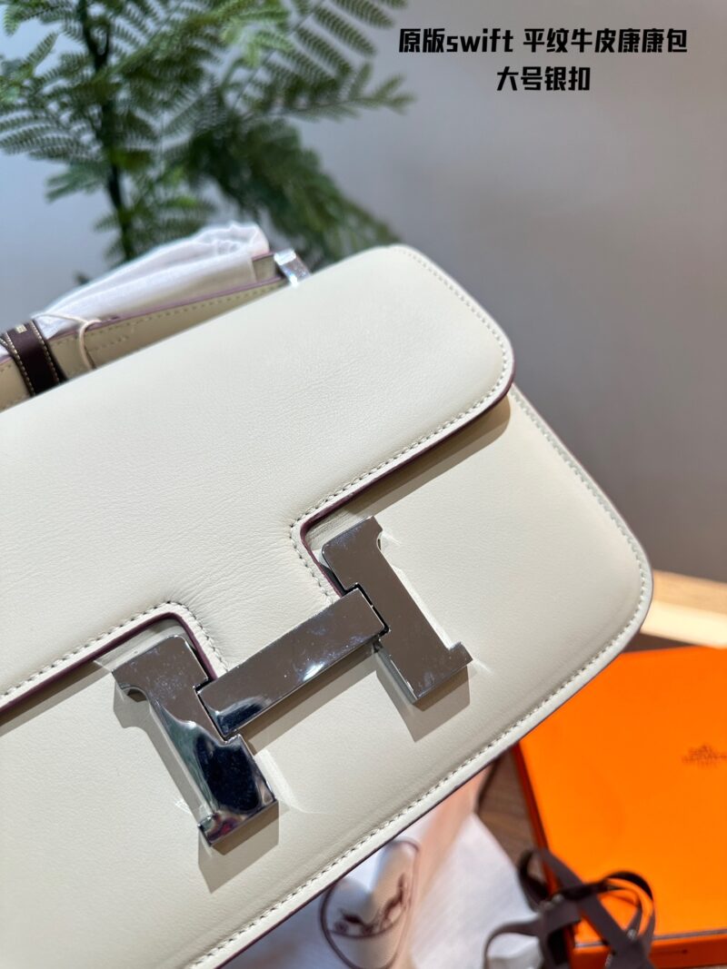 83d1b5c949.jpg Original leather P310 counter packaging
The original Hermes Concon Swift bag is made of calf leather (soft cowhide)
The characteristics of the leather material are not small cowhide (soft cowhide), very soft, with delicate and smooth patterns, very g...