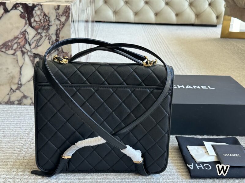 8411318d69.jpg Caviar P270
Blow this up! It's so beautiful! I love this bag! Chanel 22k backpack! Chanel 22k backpack! Handsome explosion! I've been waiting for a long time, but it's been in vain
It's really beautiful! Size 31 26cm complete gift box packaging