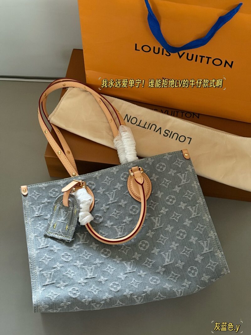 84a0644a9b.jpg 330 with packaging
size:34*26cm
L Home On the Go Cowboy Shopping Bag ??
25fw new model on the go
So elegant
I will always love tannins! Who can refuse LV's denim style
Search Lv on the go shopping bag