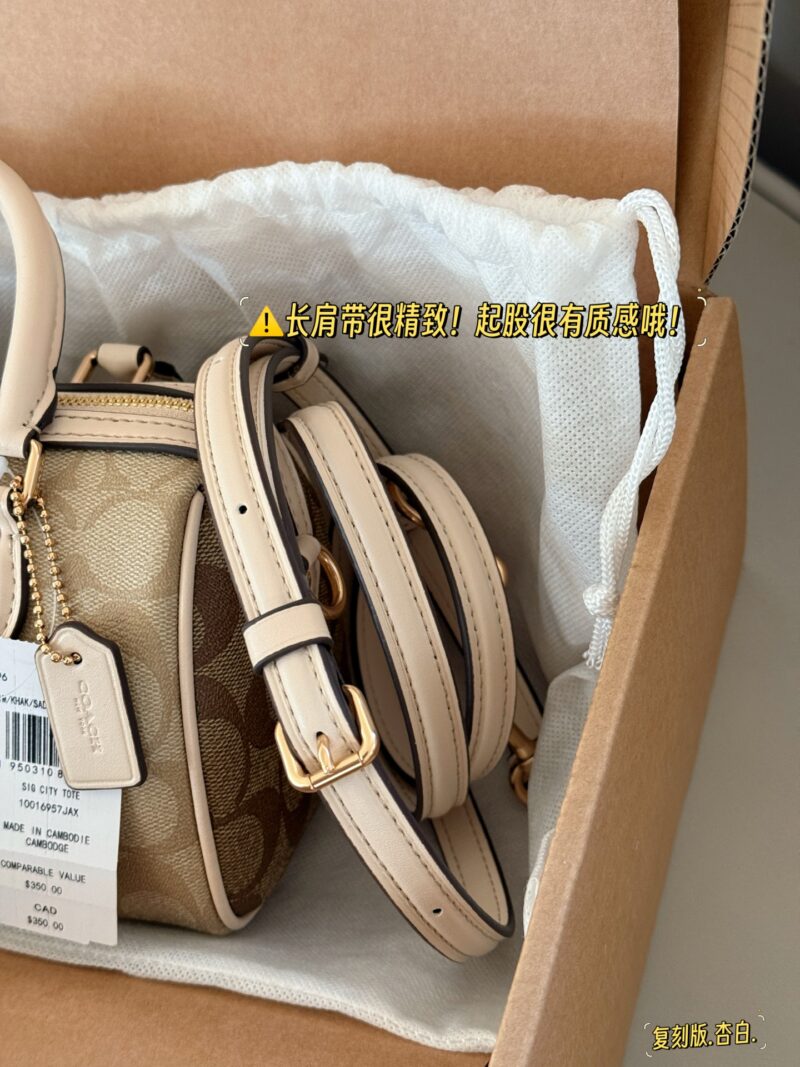 84e2eb98a6.jpg 230 (full package) replica version
size:18*12cm
C Home 24ss Pillow Bag/New Product Upgraded Again
Super cute mini Boston
Classic small size
Small body, large capacity!
Channel goods are very rare!
Search Coach Pillow Bag