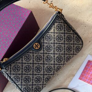 225 boxes
size：27*15cm
TB Monogram Underarm Bag
Laohua full printed armpit bag
Handheld single shoulder crossbody bag with elegant temperament
Underarm bag is very lightweight, woven with jacquard fabric, blue is very lively