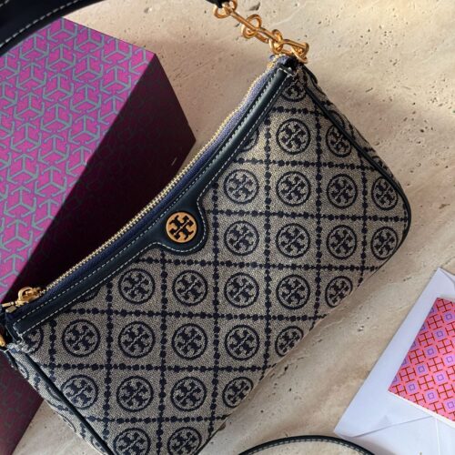 225 boxes
size：27*15cm
TB Monogram Underarm Bag
Laohua full printed armpit bag
Handheld single shoulder crossbody bag with elegant temperament
Underarm bag is very lightweight, woven with jacquard fabric, blue is very lively