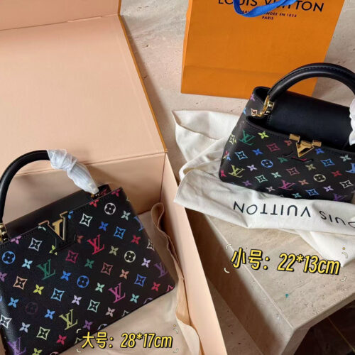 215225 with box
Size: 22 * 13cm (new horizontal version)
28*17cm
L Capucines handbag
Full grain Taurillon cowhide cutting
It feels low-key but has a luxurious texture!!
classic! classic!