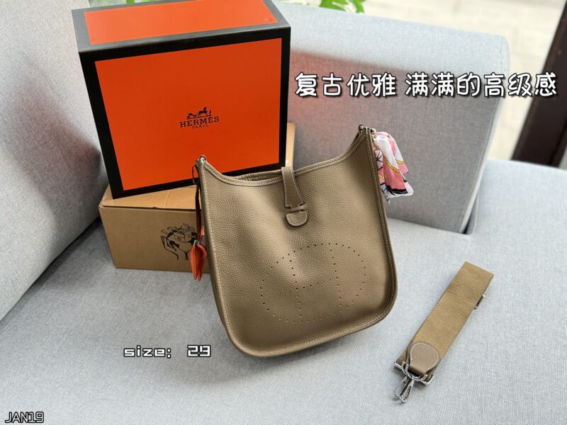 Color card ??
Hermes Evelyne 29 III bag, Evelyne bag, single shoulder crossbody bag